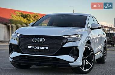 Позашляховик / Кросовер Audi Q4 e-tron 2021 в 