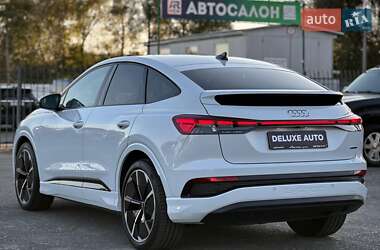 Позашляховик / Кросовер Audi Q4 e-tron 2021 в 