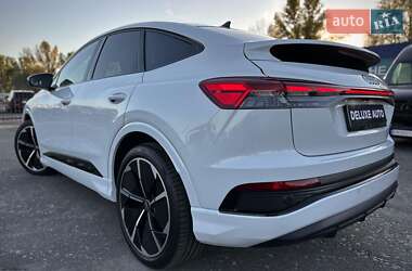 Позашляховик / Кросовер Audi Q4 e-tron 2021 в 