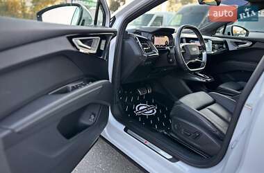 Позашляховик / Кросовер Audi Q4 e-tron 2021 в 