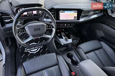 Позашляховик / Кросовер Audi Q4 e-tron 2021 в 