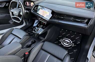 Позашляховик / Кросовер Audi Q4 e-tron 2021 в 