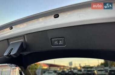 Позашляховик / Кросовер Audi Q4 e-tron 2021 в 