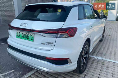 Позашляховик / Кросовер Audi Q4 e-tron 2023 в 