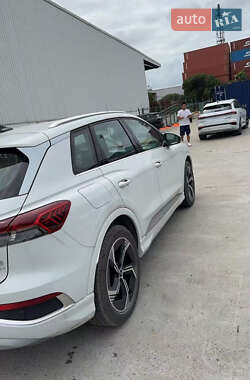 Позашляховик / Кросовер Audi Q4 e-tron 2023 в 