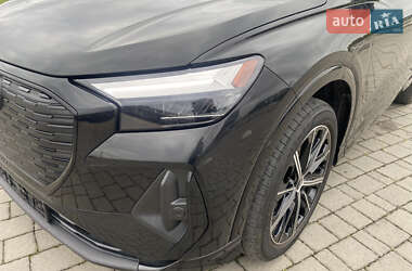 Позашляховик / Кросовер Audi Q4 e-tron 2022 в 