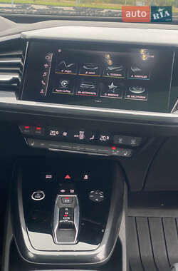 Позашляховик / Кросовер Audi Q4 e-tron 2022 в 