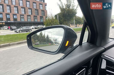 Позашляховик / Кросовер Audi Q4 e-tron 2022 в 
