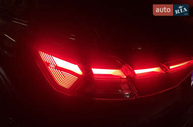 Позашляховик / Кросовер Audi Q4 e-tron 2022 в 