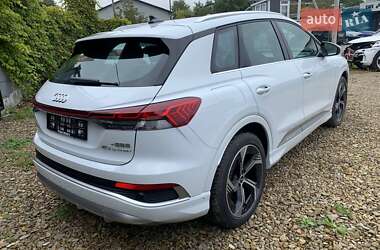 Позашляховик / Кросовер Audi Q4 e-tron 2023 в 