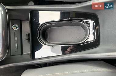 Позашляховик / Кросовер Audi Q4 e-tron 2023 в 
