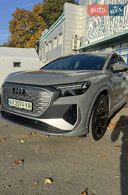 Позашляховик / Кросовер Audi Q4 e-tron 2023 в 