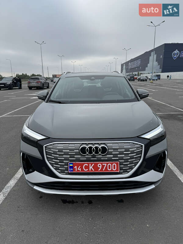 Позашляховик / Кросовер Audi Q4 e-tron 2022 в 