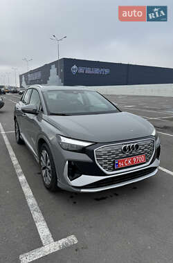 Позашляховик / Кросовер Audi Q4 e-tron 2022 в 