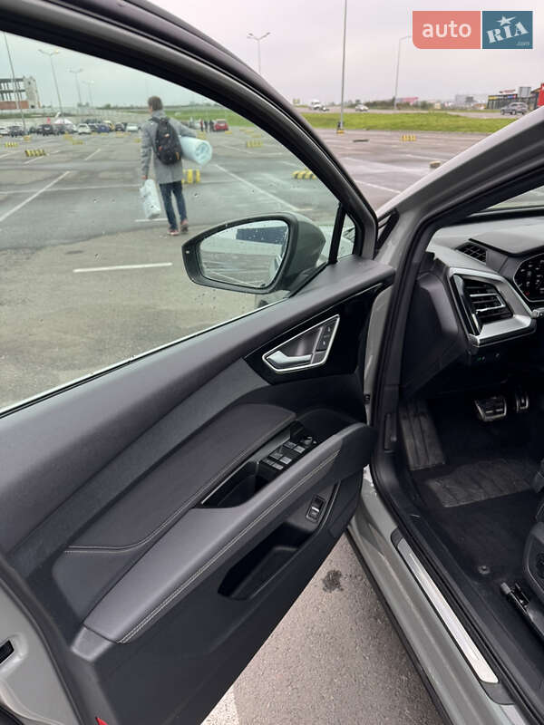 Внедорожник / Кроссовер Audi Q4 e-tron 2022 в Львове