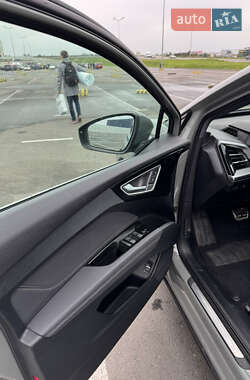 Позашляховик / Кросовер Audi Q4 e-tron 2022 в 