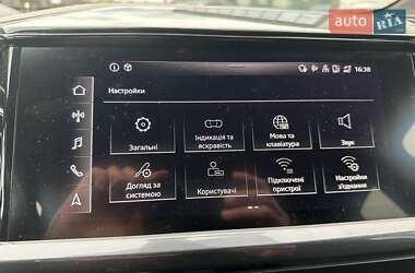 Позашляховик / Кросовер Audi Q4 e-tron 2022 в 