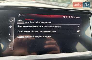 Позашляховик / Кросовер Audi Q4 e-tron 2022 в 