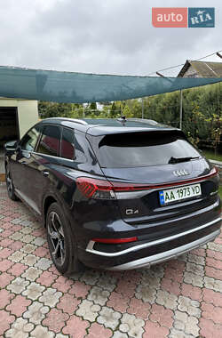 Позашляховик / Кросовер Audi Q4 e-tron 2025 в 