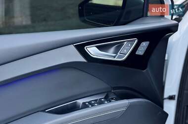 Позашляховик / Кросовер Audi Q4 e-tron 2023 в 