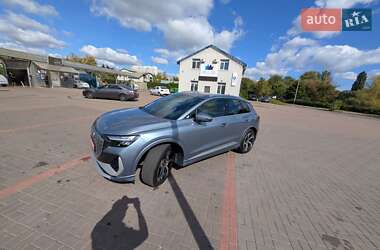 Внедорожник / Кроссовер Audi Q4 e-tron 2024 в 