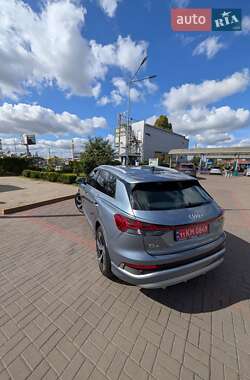 Внедорожник / Кроссовер Audi Q4 e-tron 2024 в 