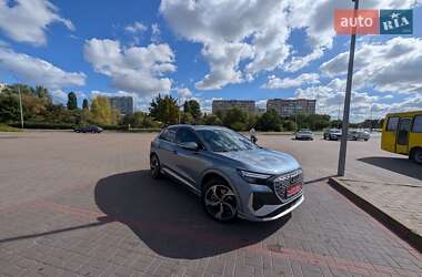 Внедорожник / Кроссовер Audi Q4 e-tron 2024 в 