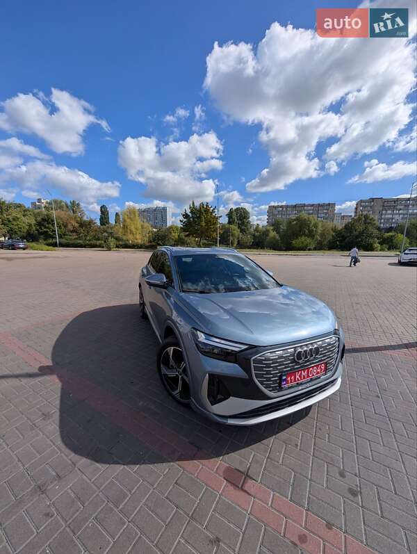 Позашляховик / Кросовер Audi Q4 e-tron 2024 в Києві