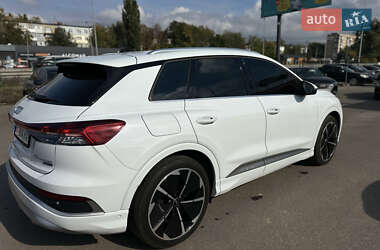 Позашляховик / Кросовер Audi Q4 e-tron 2023 в 