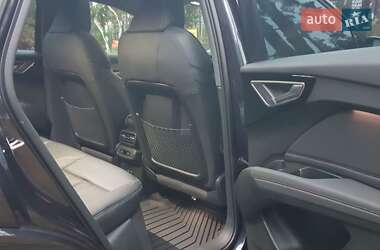 Позашляховик / Кросовер Audi Q4 e-tron 2024 в 