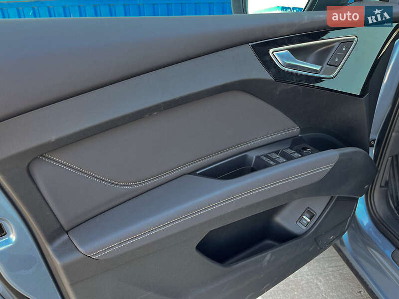 Позашляховик / Кросовер Audi Q4 e-tron 2023 в Києві