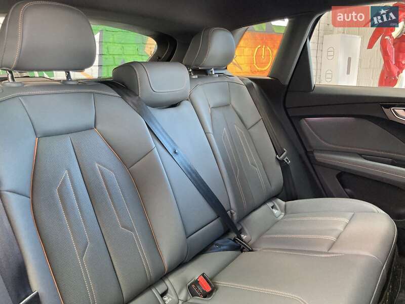 Внедорожник / Кроссовер Audi Q4 e-tron 2023 в Львове