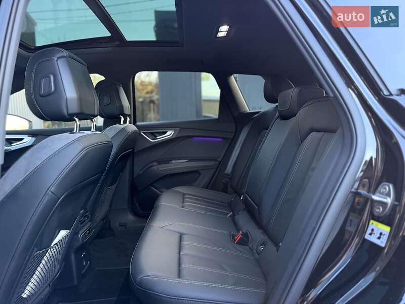 Позашляховик / Кросовер Audi Q4 e-tron 2024 в Львові