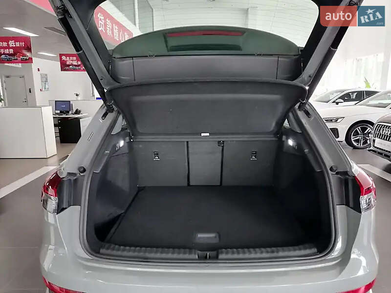 Позашляховик / Кросовер Audi Q4 e-tron 2023 в Києві