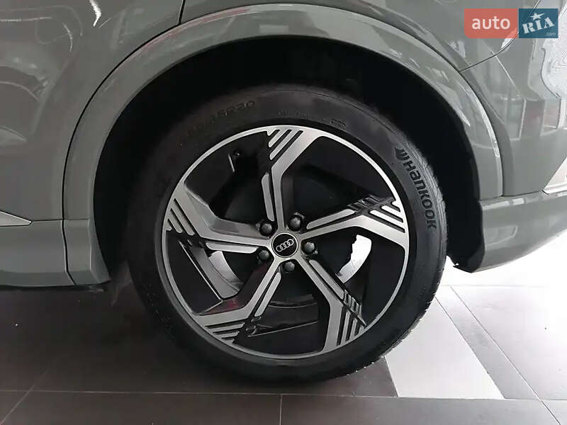 Позашляховик / Кросовер Audi Q4 e-tron 2023 в Києві