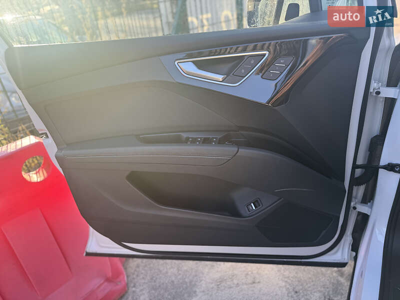 Внедорожник / Кроссовер Audi Q4 e-tron 2023 в Киеве