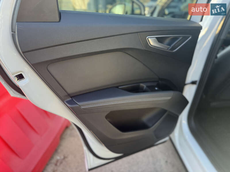 Внедорожник / Кроссовер Audi Q4 e-tron 2023 в Киеве