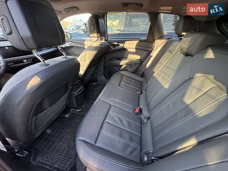 Внедорожник / Кроссовер Audi Q4 e-tron 2023 в Киеве