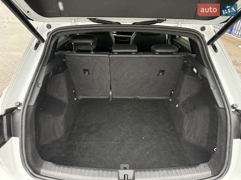 Позашляховик / Кросовер Audi Q4 e-tron 2021 в Луцьку