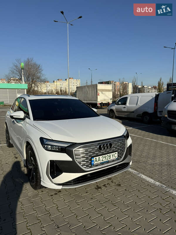 Позашляховик / Кросовер Audi Q4 e-tron 2022 в Києві