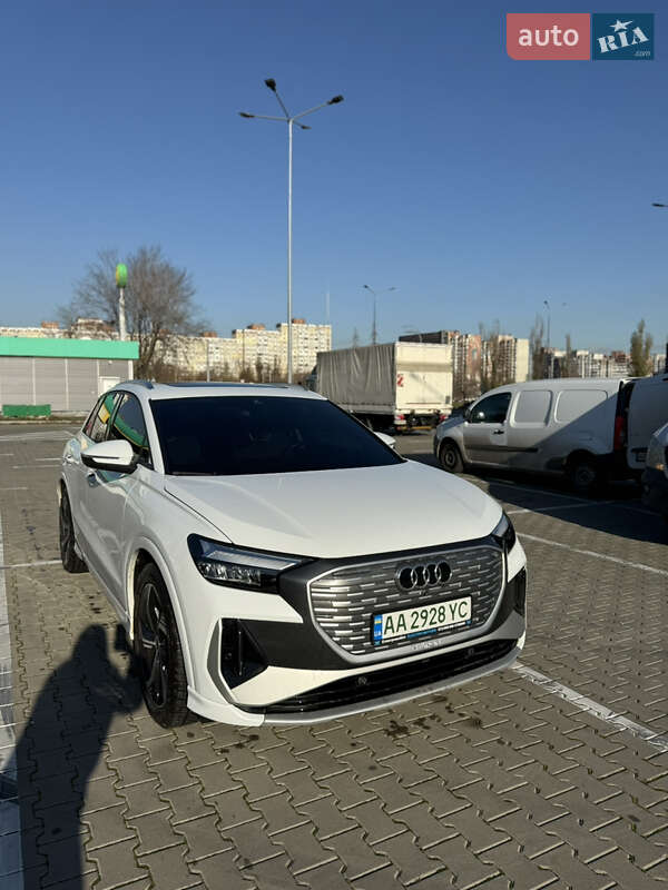 Позашляховик / Кросовер Audi Q4 e-tron 2022 в Києві