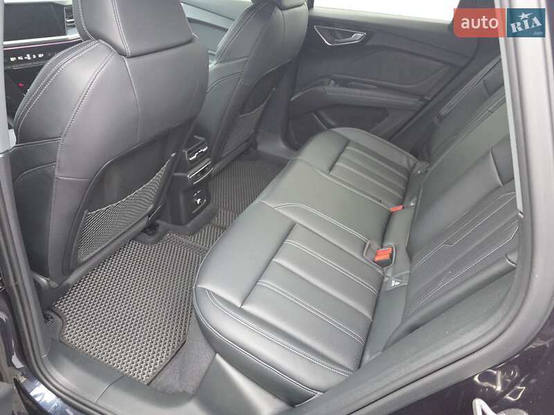 Внедорожник / Кроссовер Audi Q4 e-tron 2023 в Ивано-Франковске