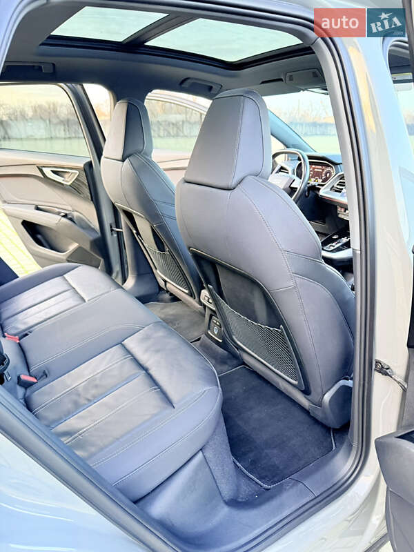 Позашляховик / Кросовер Audi Q4 e-tron 2023 в Одесі