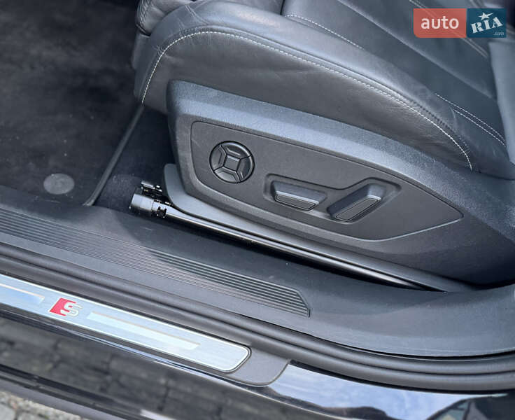 Позашляховик / Кросовер Audi Q4 e-tron 2022 в Рівному