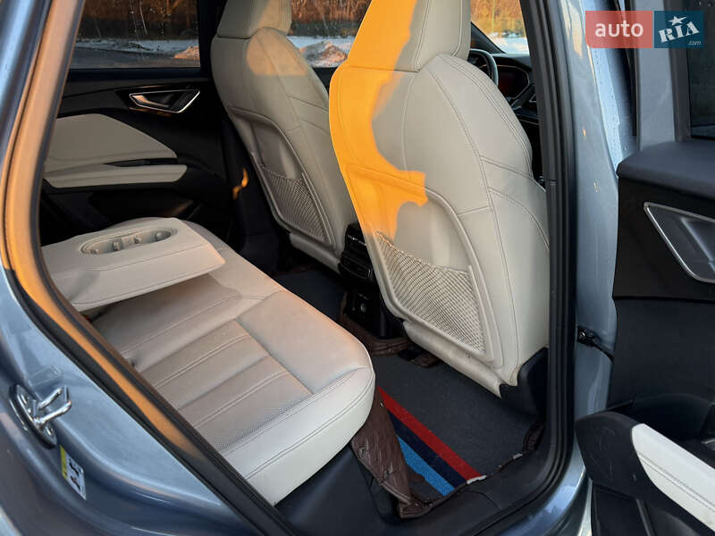 Внедорожник / Кроссовер Audi Q4 e-tron 2022 в Львове