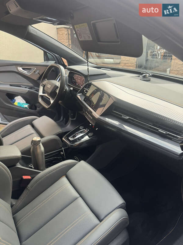 Внедорожник / Кроссовер Audi Q4 e-tron 2024 в Мукачево