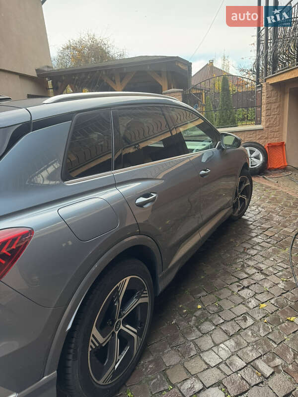 Внедорожник / Кроссовер Audi Q4 e-tron 2024 в Мукачево