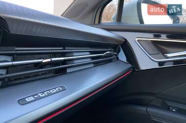 Позашляховик / Кросовер Audi Q4 e-tron 2022 в Києві