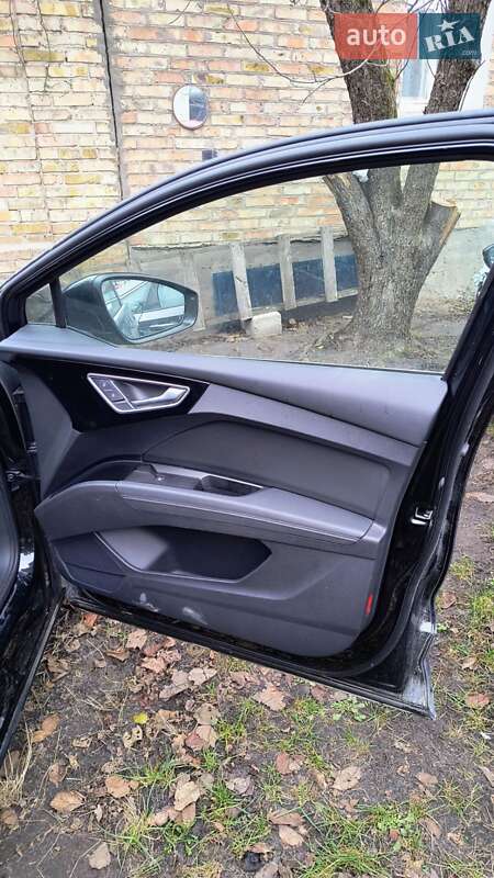 Внедорожник / Кроссовер Audi Q4 e-tron 2022 в Киеве