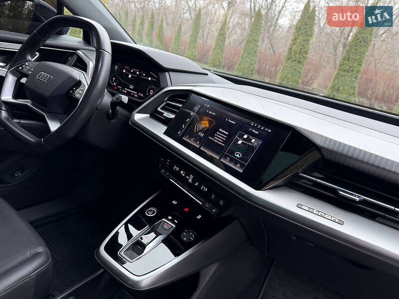 Позашляховик / Кросовер Audi Q4 e-tron 2021 в Дніпрі